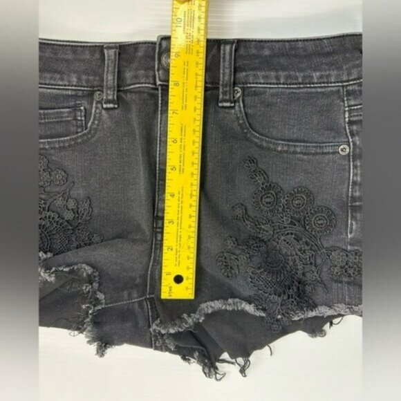 American Eagle Black Super Super Stretch Denim Short w/embroidered appliqué SZ 4 - Picture 7 of 7